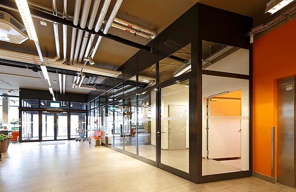 fire-rated glazed doors, sliding door with escape-route function and glazing EI30, forster fuego light
Residential and commercial building Krone, Switzerland