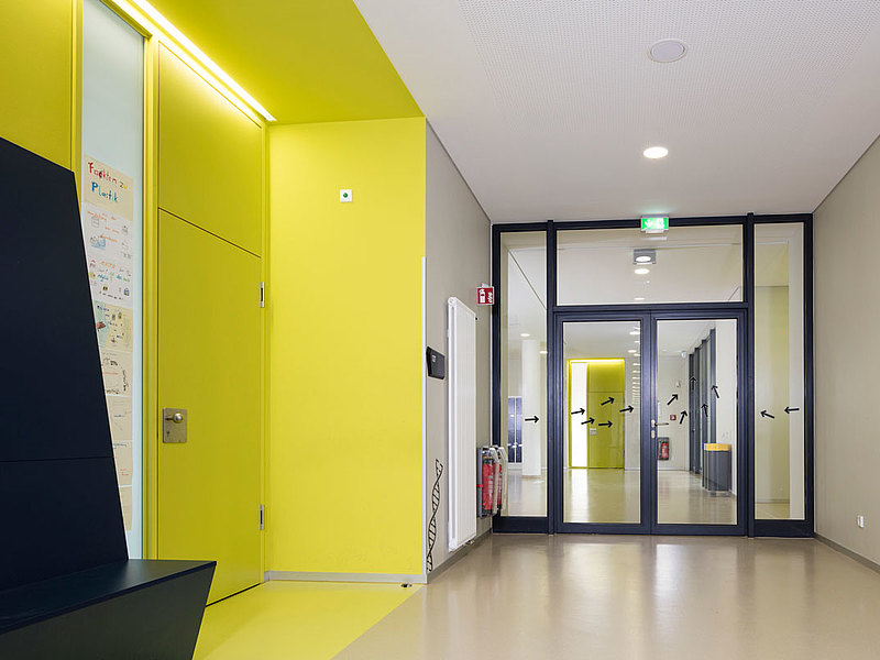 fire-rated doors T30 and smoke-resistant doors RS in fixed glazing. Systems: forster fuego light and forster presto.
Secondary school Bürgerwiese, Dresden