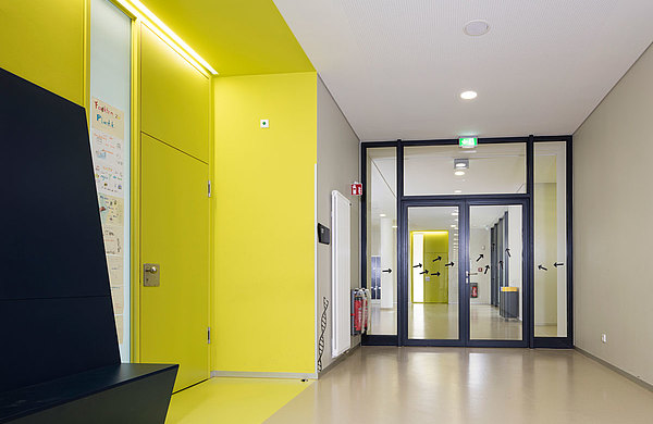 fire-rated doors T30 and smoke-resistant doors RS in fixed glazing. Systems: forster fuego light and forster presto.
Secondary school Bürgerwiese, Dresden