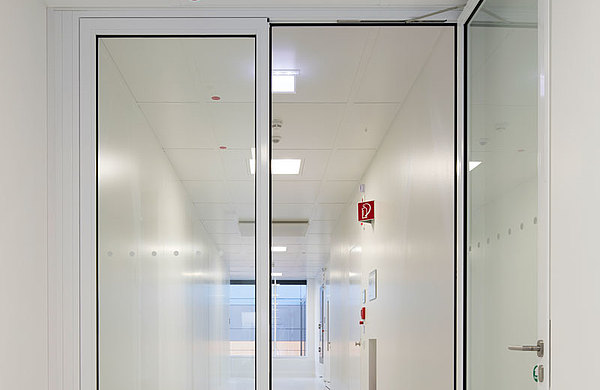 fire-rated glazed steel with concealed hinges, forster fuego light
Technology Center for Microtechnology (University of Technology), Dresden