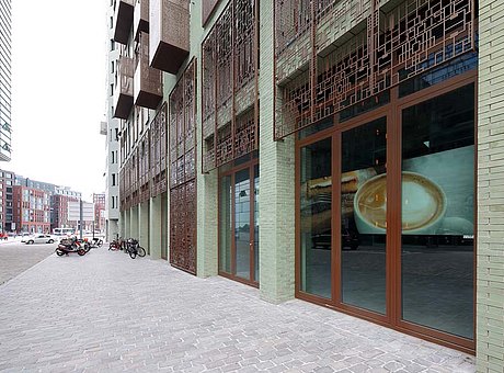 Thermally insulated glazed entrance doors and glazing in steel.
Profile system: forster unico
Iidock Shops and Apartments, Amsterdam