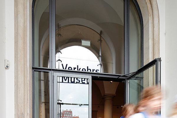 vetrature e porte in acciaio a taglio termico antieffrazione.
Museo dei Trasporti, Dresda