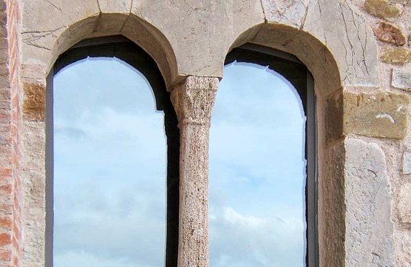 Fenster aus Stahl ohne Wärmedämmung von forster presto
Schloss in Civitella dei Conti IT-San Venanzo