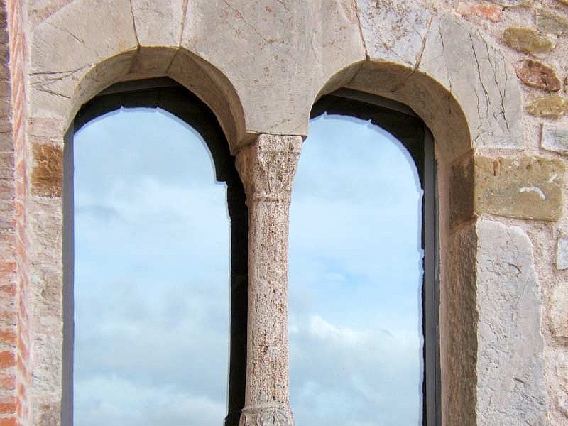 Fenster aus Stahl ohne Wärmedämmung von forster presto
Schloss in Civitella dei Conti IT-San Venanzo