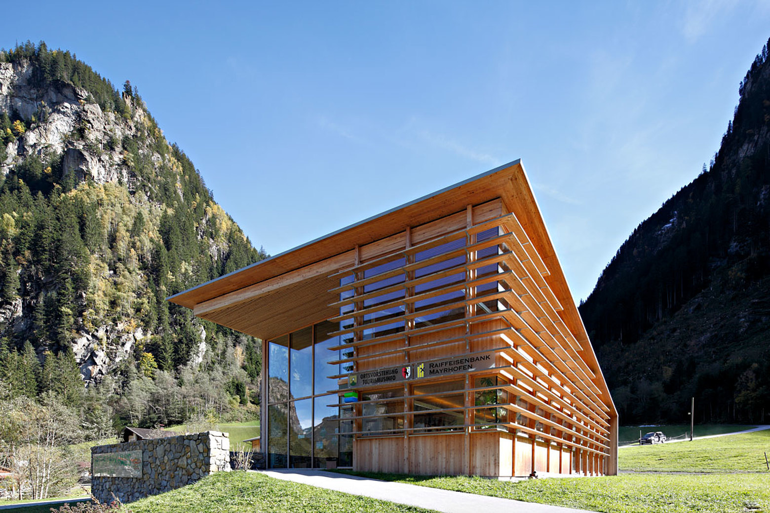 Fassade aus Stahl mit Holzvergleidung, forster thermfix light
Haus Naturpark Zillertaler Alpen