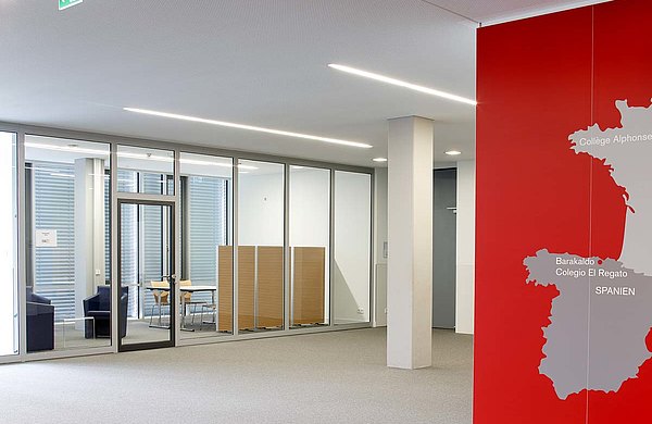 Fire-resistant doors T30 and glazing G30 in steel made of forster fuego light steel profiles.
Secondary school Robert Bosch, Gemany