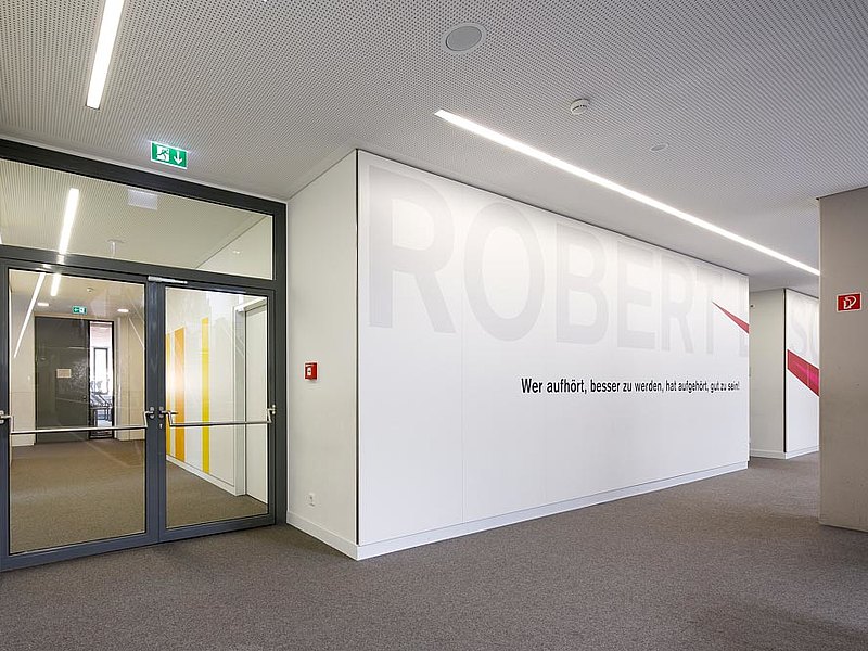 Türen für Brand- und Rauchschutz Brand- und Rauchschutztüren aus Stahl, konstruiert mit dem Profilsystem forster presto.
Robert Bosch Gymnasium, Gerlingen DE
