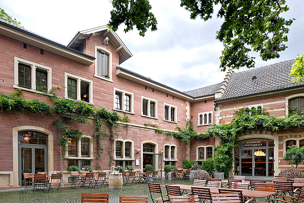 Wärmegedämmte Fenster und Verglasungen, Eingangstüren, teilweise mit Bogen, forster unico
Restaurant Leopold, DE