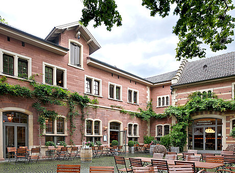 Wärmegedämmte Fenster und Verglasungen, Eingangstüren, teilweise mit Bogen, forster unico
Restaurant Leopold, DE