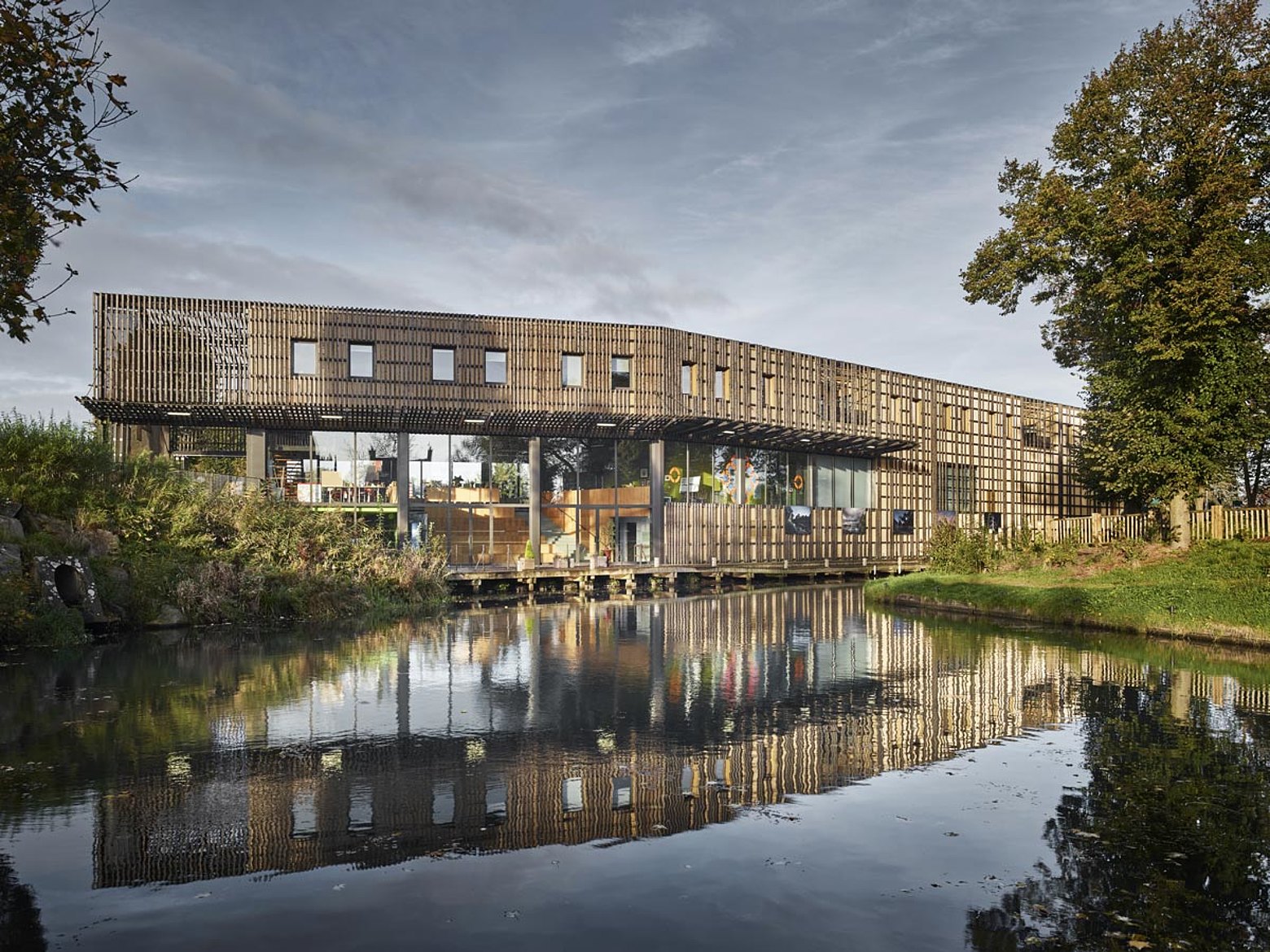 Façade et portes en acier à rupture thermique. Système: forster unico