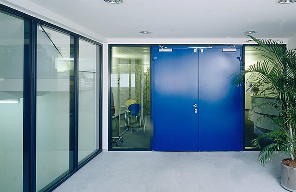 flush mounted, fire-resistant sheet metal door E30. Profile system: forster presto