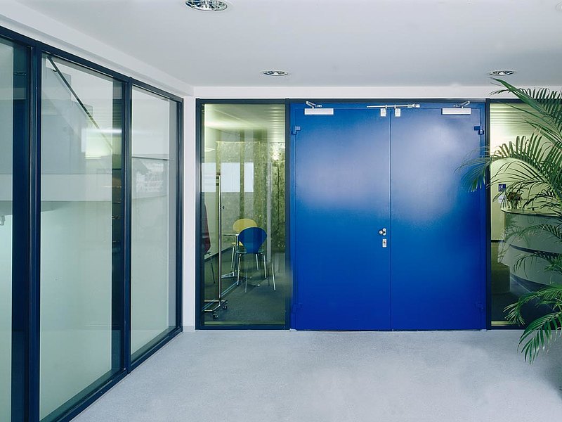 flush mounted, fire-resistant sheet metal door E30. Profile system: forster presto