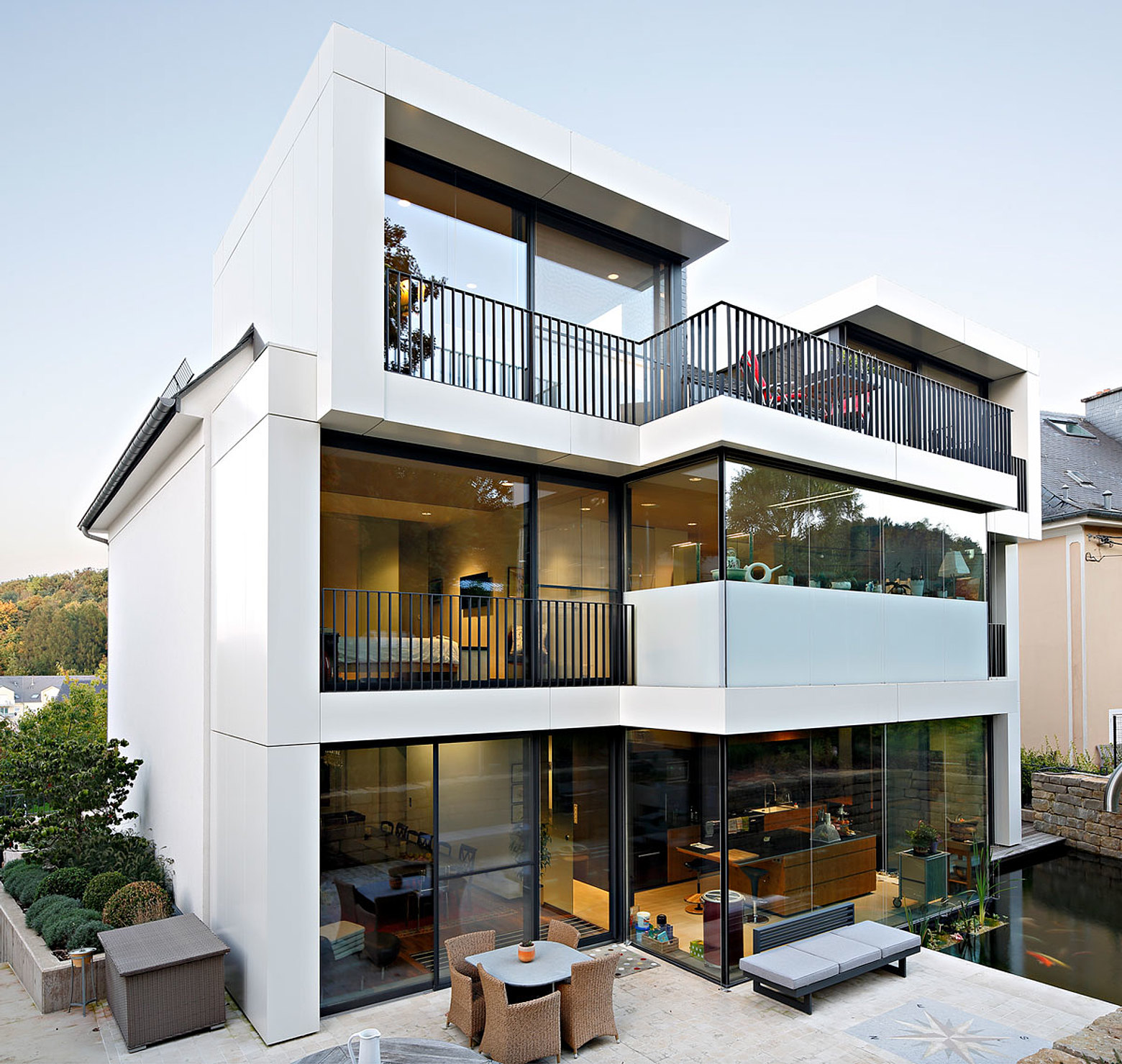 Residential home with lift-up sliding doors