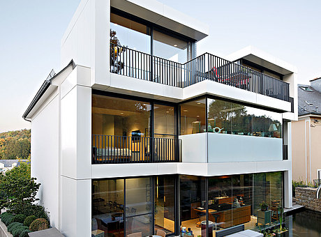 Residential home with lift-up sliding doors