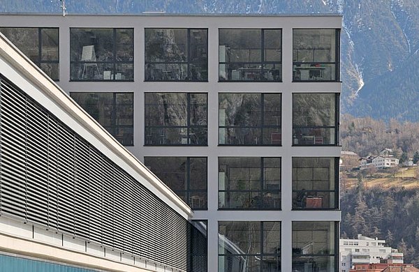 Thermally insulated windows, doors and glazings, thermally insulated lift-up sliding door with 3.8 m height, forster unico
Administration building "Matterhorn Gotthard Bahn", Brig