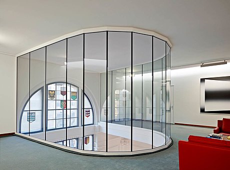 Fire-resistant glazing EI30 glass-to-glass joint, arranged in a semicircle, profile system forster fuego light
Bank Cantonale Vaudoise, Lausanne
