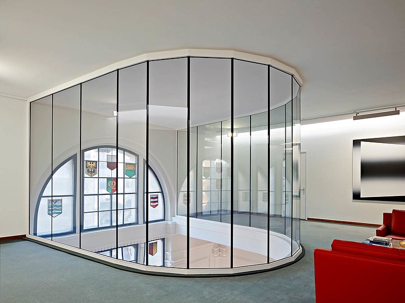 Fire-resistant glazing EI30 glass-to-glass joint, arranged in a semicircle, profile system forster fuego light
Bank Cantonale Vaudoise, Lausanne
