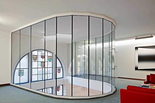 Fire-resistant glazing EI30 glass-to-glass joint, arranged in a semicircle, profile system forster fuego light
Bank Cantonale Vaudoise, Lausanne
