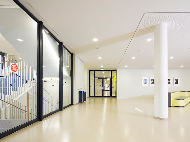 fire-resistant doors T30 and smoke-resistant doors RS in steel. Systems: forster fuego light and forster presto.
Secondary school Bürgerwiese, Dresden