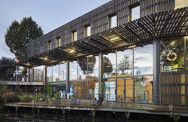 Façade et portes en acier à rupture thermique. Système: forster unico