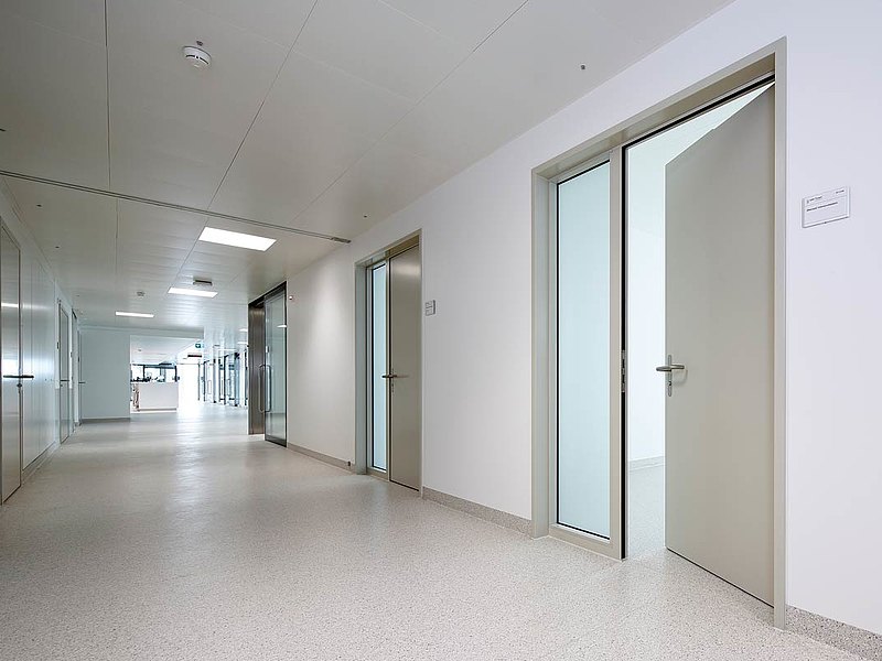 fire-rated doors EI30 with steel frame and wooden door leaf.
System: forster fuego light
Hospital Münsterlingen, Switzerland