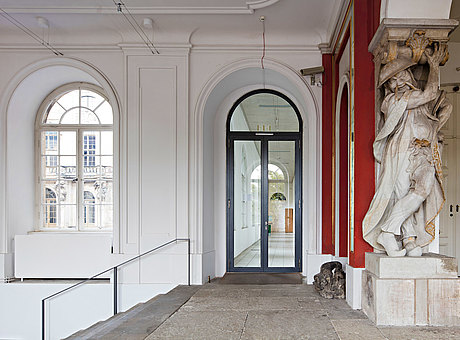 Feuerschutztür T30 mit einer lichten Durchgangshöhe von 3.4 mt., forster fuego light
Senkberg Sammlung, Japanisches Palais, Dresden