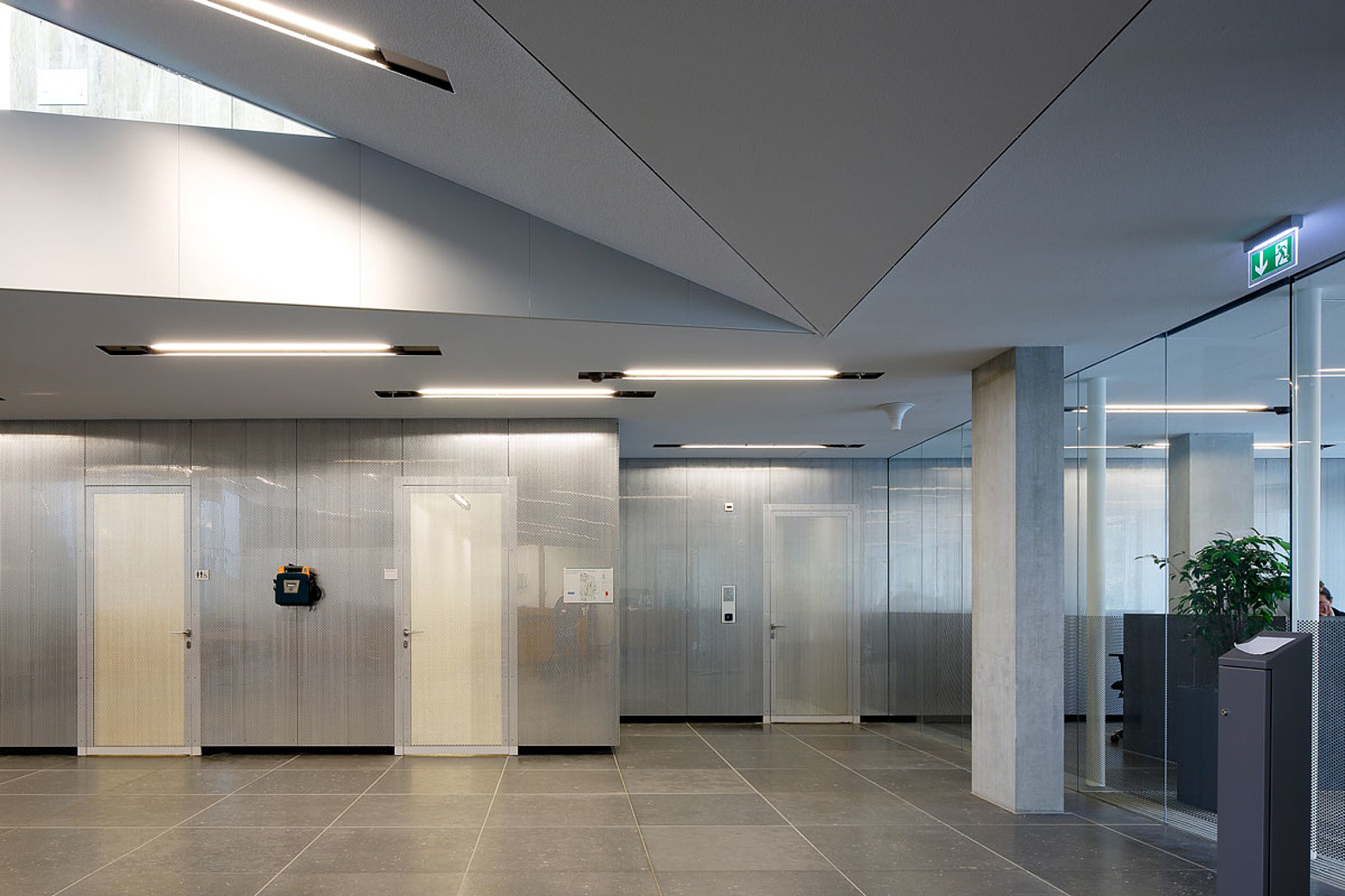 glazed fire-rated doors EW60 in steel forster presto.
Rechtbank Zwolle, The Netherlands