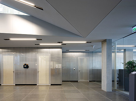 glazed fire-rated doors EW60 in steel forster presto.
Rechtbank Zwolle, The Netherlands