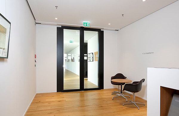 Fire-resistant automatic sliding door EI30 in steel.
System: forster fuego light
Hotel Säntispark, Switzerland