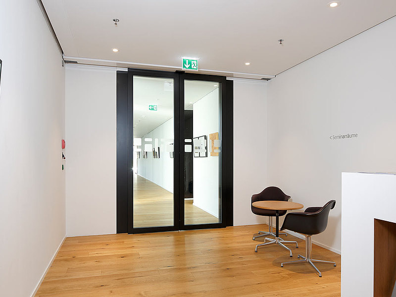 Fire-resistant automatic sliding door EI30 in steel.
System: forster fuego light
Hotel Säntispark, Switzerland