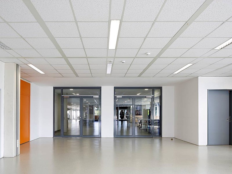 fire and smoke protection doors in steel made of forster presto steel profiles.
Secondary school Robert Bosch, Gemany