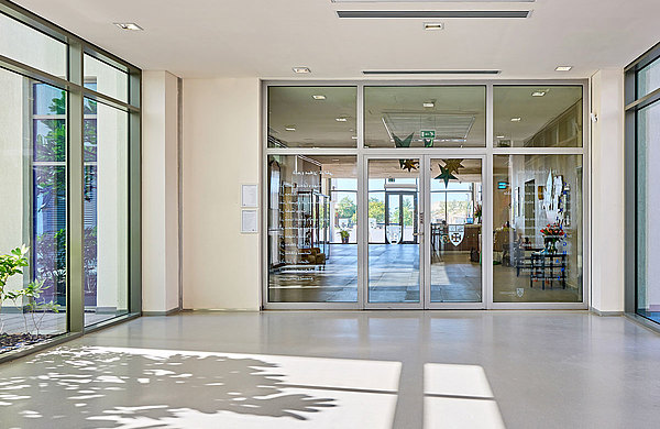Cranleigh School Saadiyat Island, Abu Dhabi. 1 hour fire-resistant door and fixed windows in steel. System forster fuego light and forster presto.