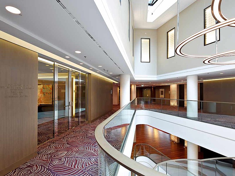 Fire-resistant glazed doors and glazing EI30 in stainless steel. The doors are made of forster fuego light steel profiles.
Hotel Waldorf Astoria, Berlin