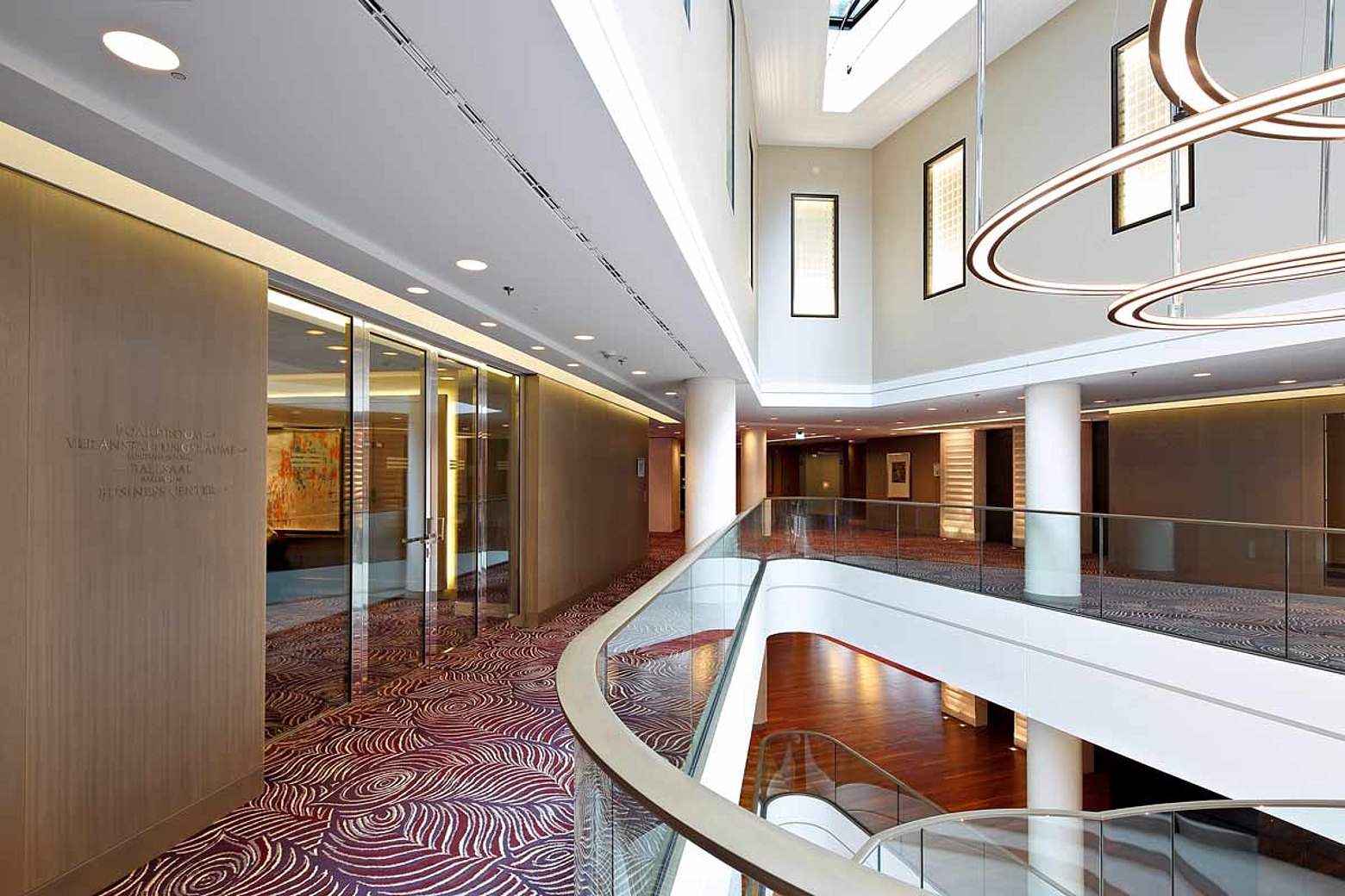 Fire-resistant glazed doors and glazing EI30 in stainless steel. The doors are made of forster fuego light steel profiles.
Hotel Waldorf Astoria, Berlin