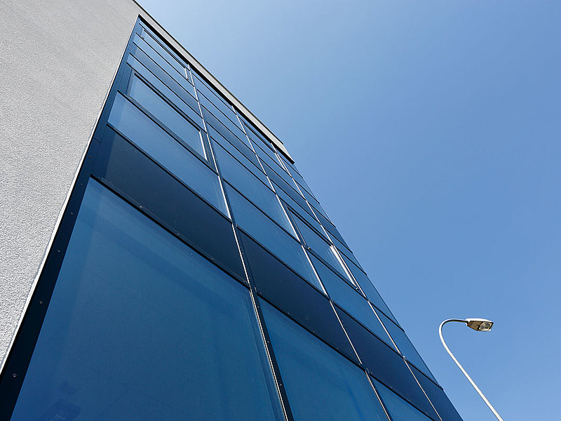 Pfosten-Riegel Fassade mit Aufsatzprofilen aus Stahl mit Wärmedämmung, forster thermfix light
LMB Technik Switzerland