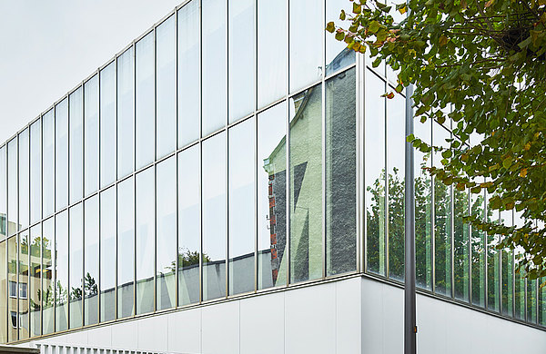 Thermal insulated curtain wall and sloped glazing, with thermal senor on the south facade, profile system forster thermfix light