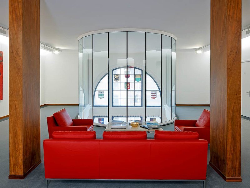 Fire-resistant glazing EI30 glass-to-glass joint, arranged in a semicircle, profile system forster fuego light
Bank Cantonale Vaudoise, Lausanne