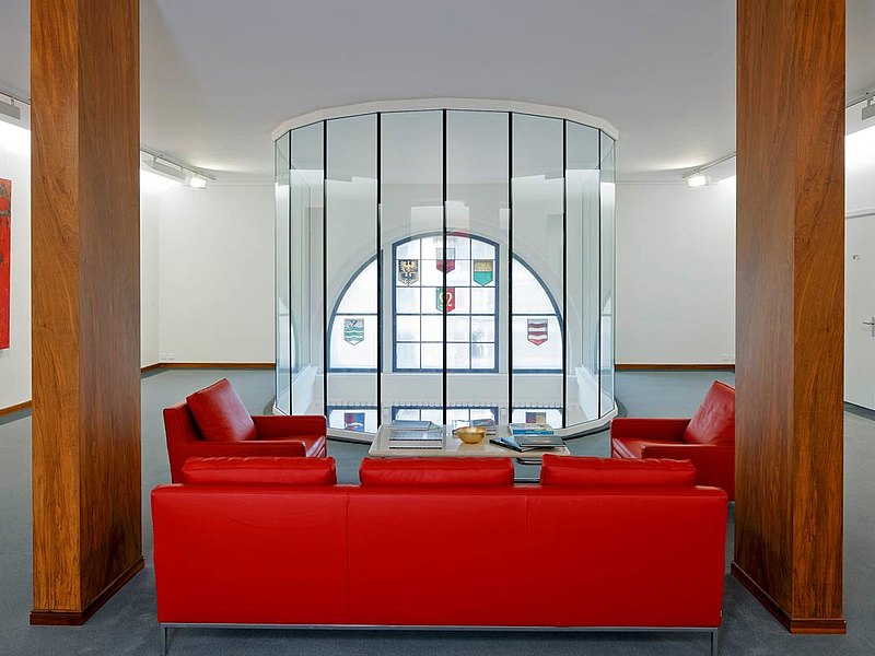 Fire-resistant glazing EI30 glass-to-glass joint, arranged in a semicircle, profile system forster fuego light
Bank Cantonale Vaudoise, Lausanne