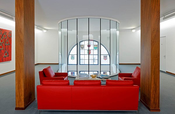 Fire-resistant glazing EI30 glass-to-glass joint, arranged in a semicircle, profile system forster fuego light
Bank Cantonale Vaudoise, Lausanne