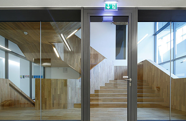 glazed fire-rated doors EW60 in steel forster presto.
Rechtbank Zwolle, The Netherlands