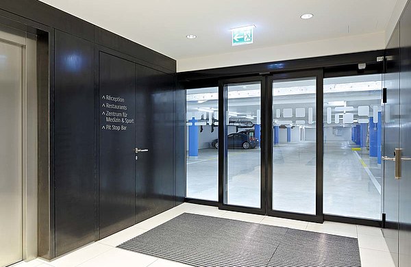 flush mounted fire-resistant steel door and automatic sliding door EI30.
System: forster fuego light
Hotel Säntispark, Switzerland