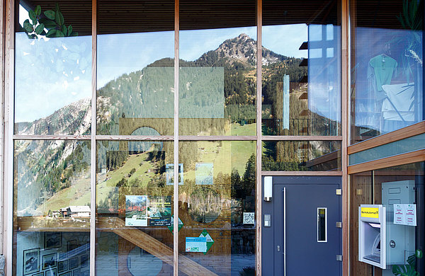 Fassade aus Stahl mit Holzvergleidung, forster thermfix light
Haus Naturpark Zillertaler Alpen