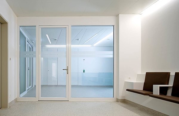 fire-rated door EI30 with screen abutments.
Used profile system: forster fuego light
Hospital Münsterlingen, Switzerland