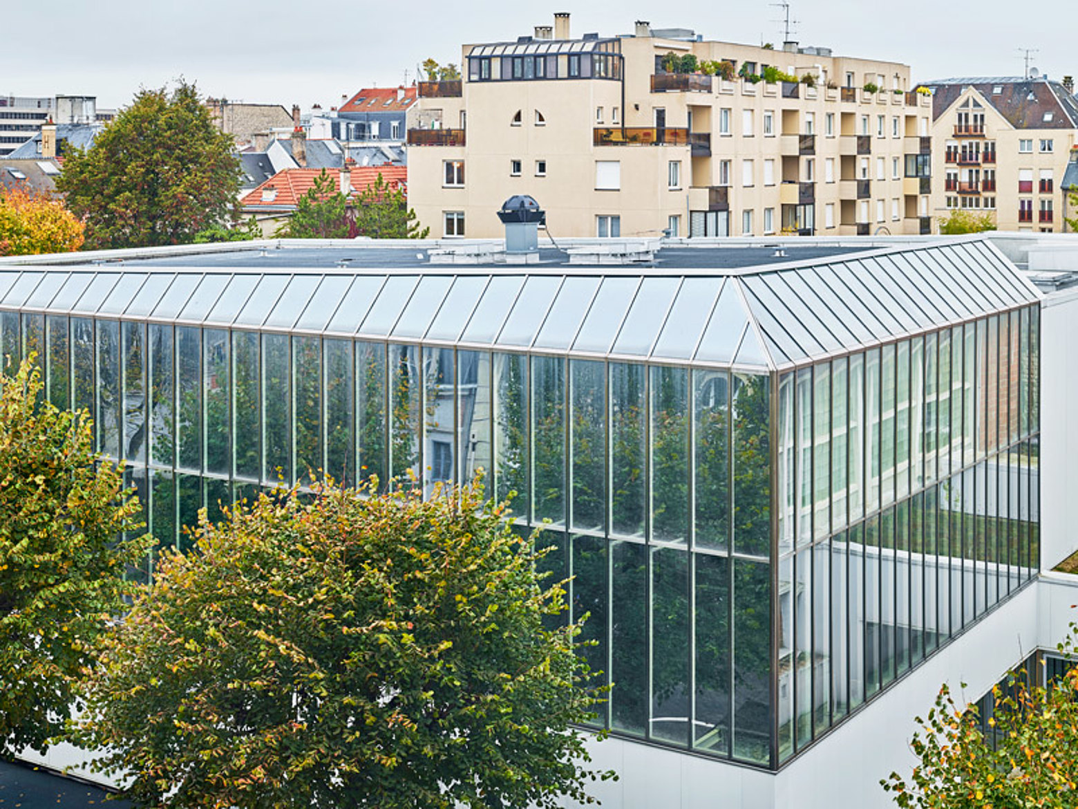 Thermal insulated curtain wall and sloped glazing, with thermal senor on the south facade, profile system forster thermfix light