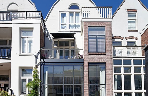 Renovated house with steel-glass elements